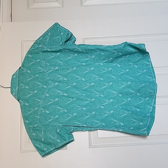 Beautiful button down - Picture 2 of 4